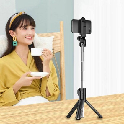 10 Trending Selfie Gadgets you Need 2025